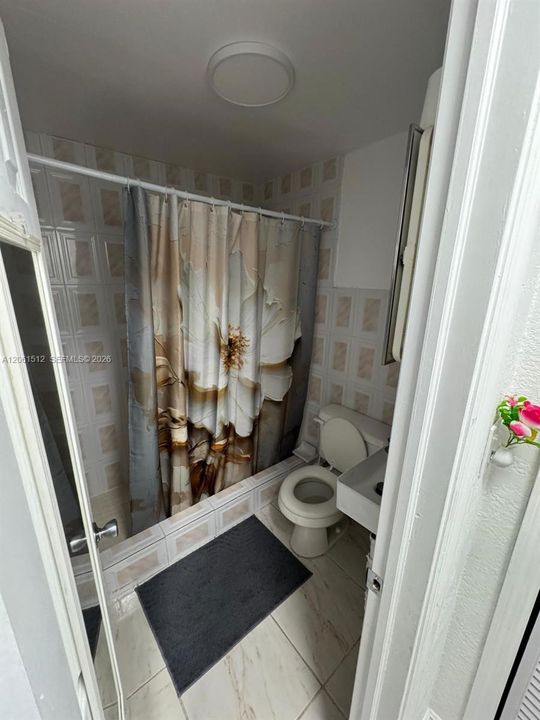 На продажу: $560,000 (2 спален, 1 ванн, 953 Квадратных фут)