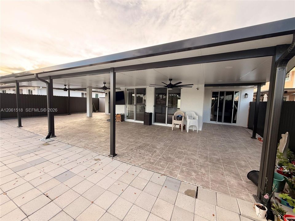 En Venta: $779,900 (3 camas, 2 baños, 2229 Pies cuadrados)