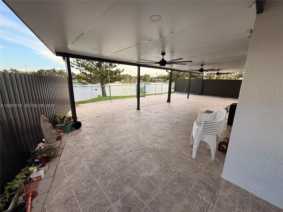 En Venta: $779,900 (3 camas, 2 baños, 2229 Pies cuadrados)