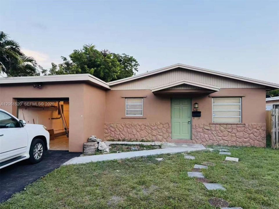 В аренду: $3,500 (4 спален, 2 ванн, 1415 Квадратных фут)