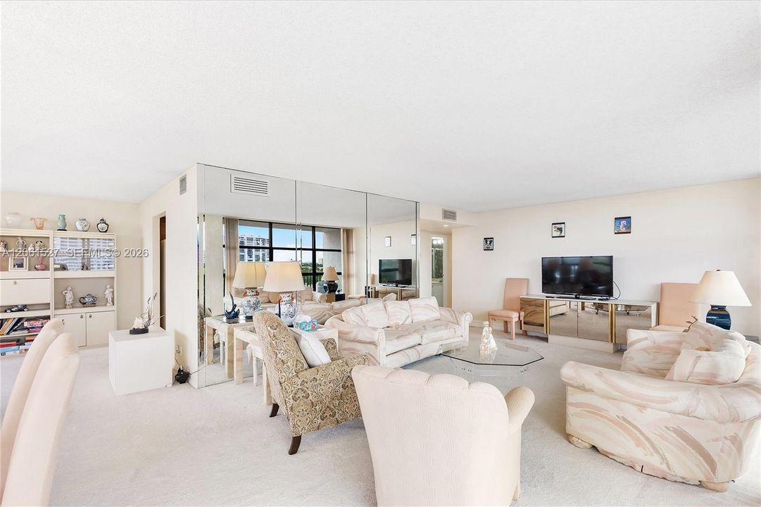 En Venta: $325,000 (2 camas, 2 baños, 1430 Pies cuadrados)