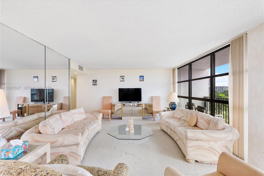 En Venta: $325,000 (2 camas, 2 baños, 1430 Pies cuadrados)
