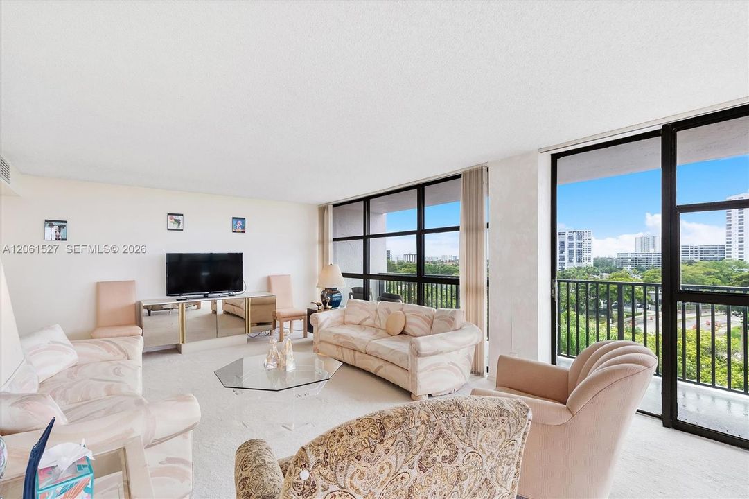 En Venta: $325,000 (2 camas, 2 baños, 1430 Pies cuadrados)