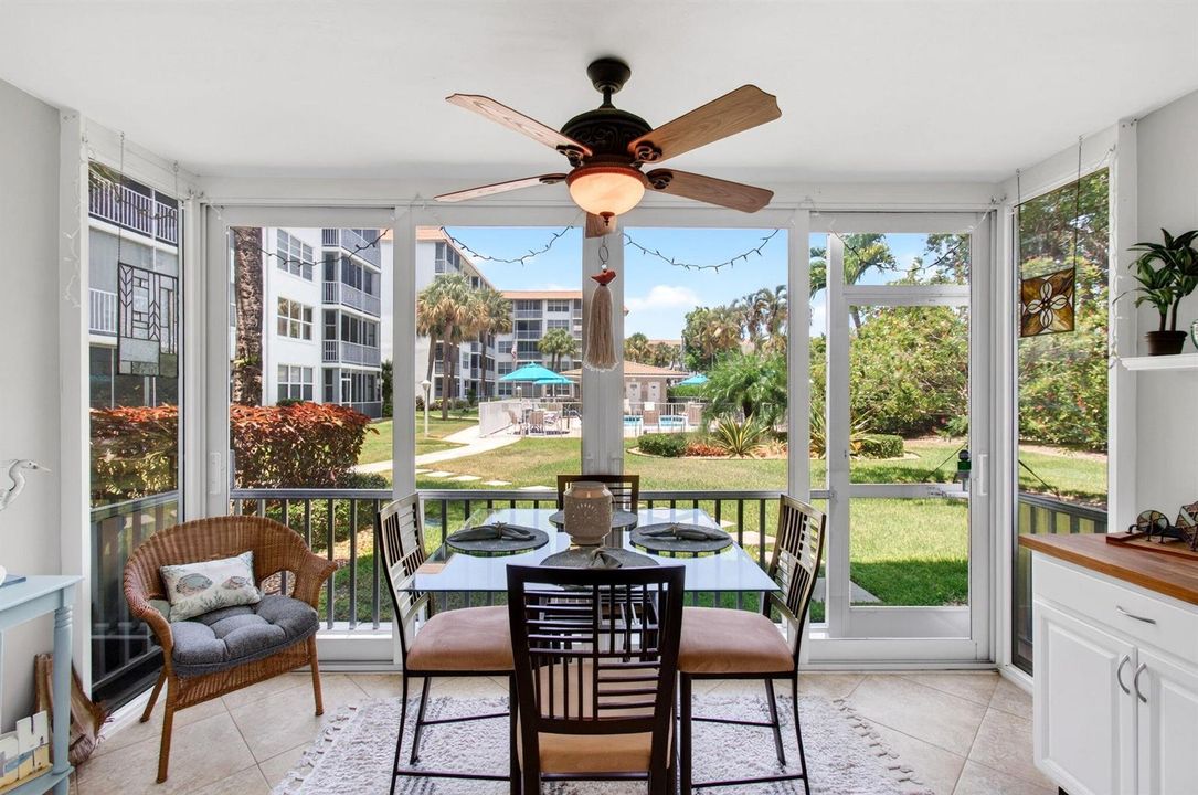 Lanai & Bar