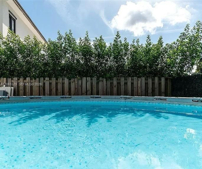 En Renta: $4,000 (5 camas, 4 baños, 2048 Pies cuadrados)