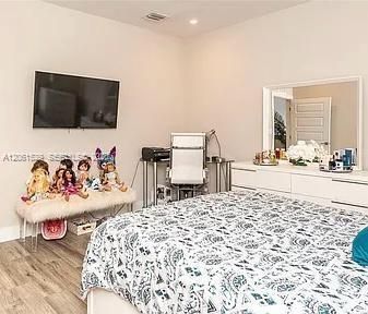 En Renta: $4,000 (5 camas, 4 baños, 2048 Pies cuadrados)