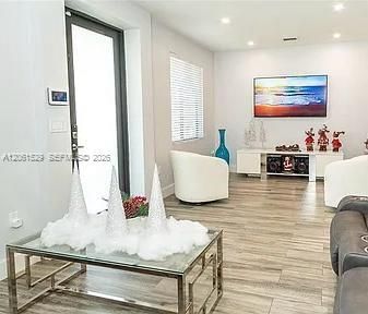 En Renta: $4,000 (5 camas, 4 baños, 2048 Pies cuadrados)