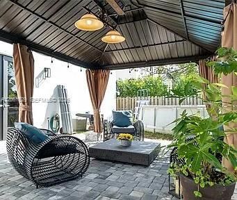 En Renta: $4,000 (5 camas, 4 baños, 2048 Pies cuadrados)