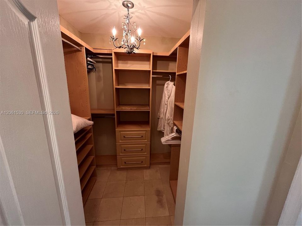 В аренду: $5,600 (4 спален, 3 ванн, 2017 Квадратных фут)