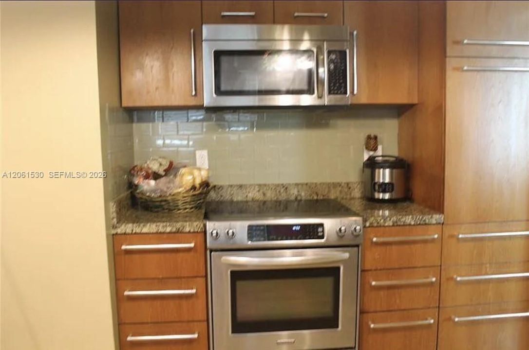 В аренду: $5,600 (4 спален, 3 ванн, 2017 Квадратных фут)
