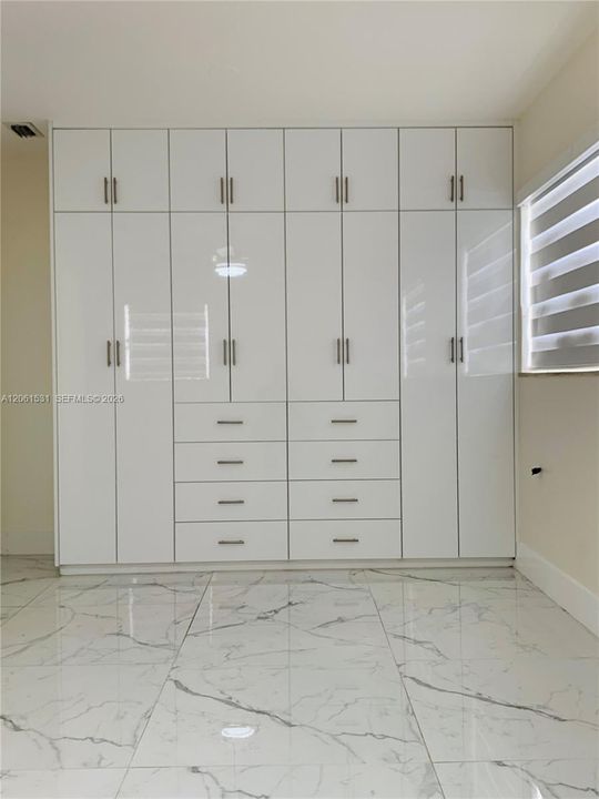 В аренду: $3,399 (3 спален, 1 ванн, 1025 Квадратных фут)