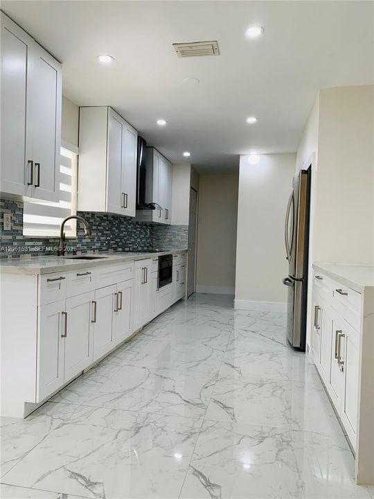 В аренду: $3,399 (3 спален, 1 ванн, 1025 Квадратных фут)