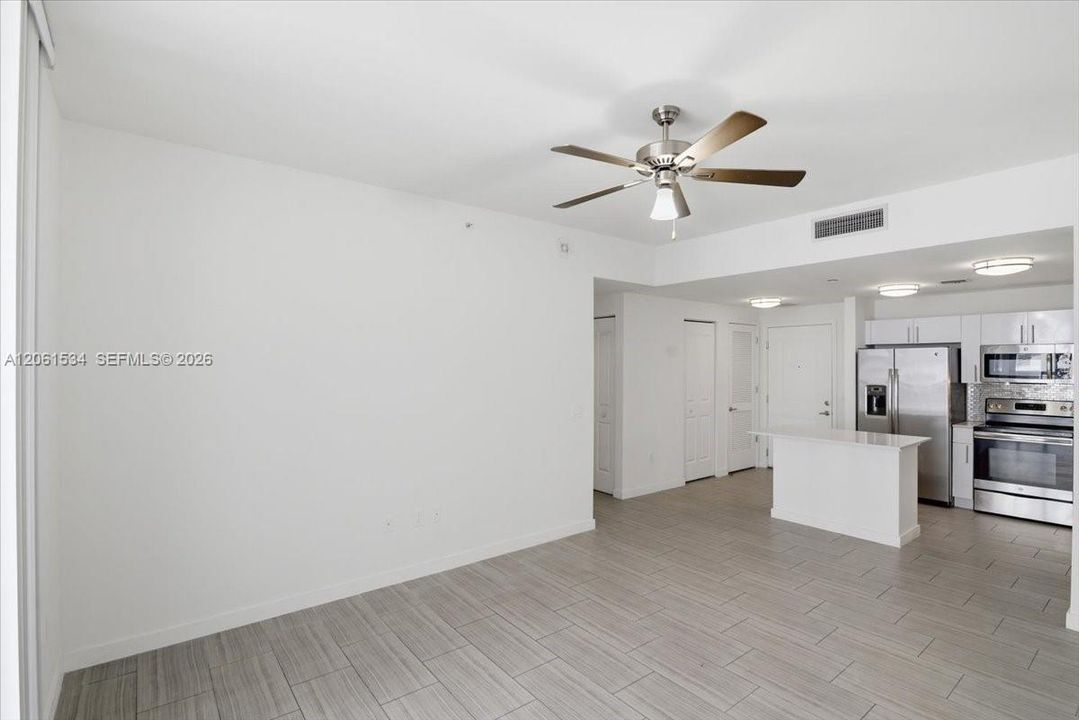 В аренду: $2,600 (1 спален, 1 ванн, 672 Квадратных фут)