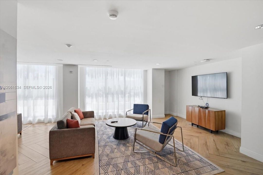 В аренду: $2,600 (1 спален, 1 ванн, 672 Квадратных фут)