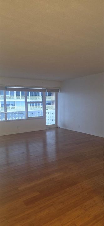 В аренду: $2,369 (1 спален, 1 ванн, 870 Квадратных фут)