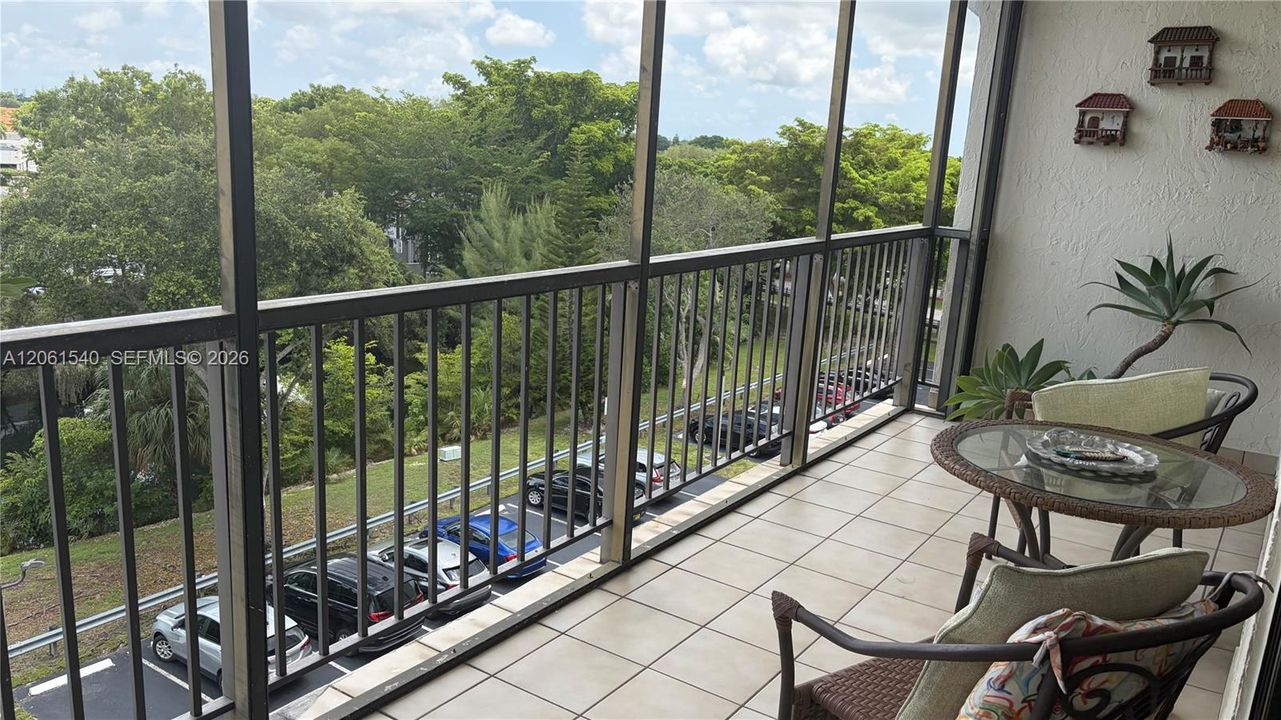 For Sale: $300,000 (2 beds, 2 baths, 1200 Square Feet)