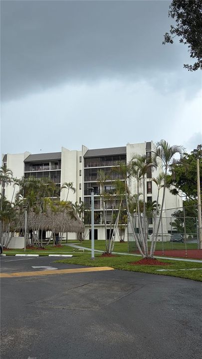 For Sale: $300,000 (2 beds, 2 baths, 1200 Square Feet)
