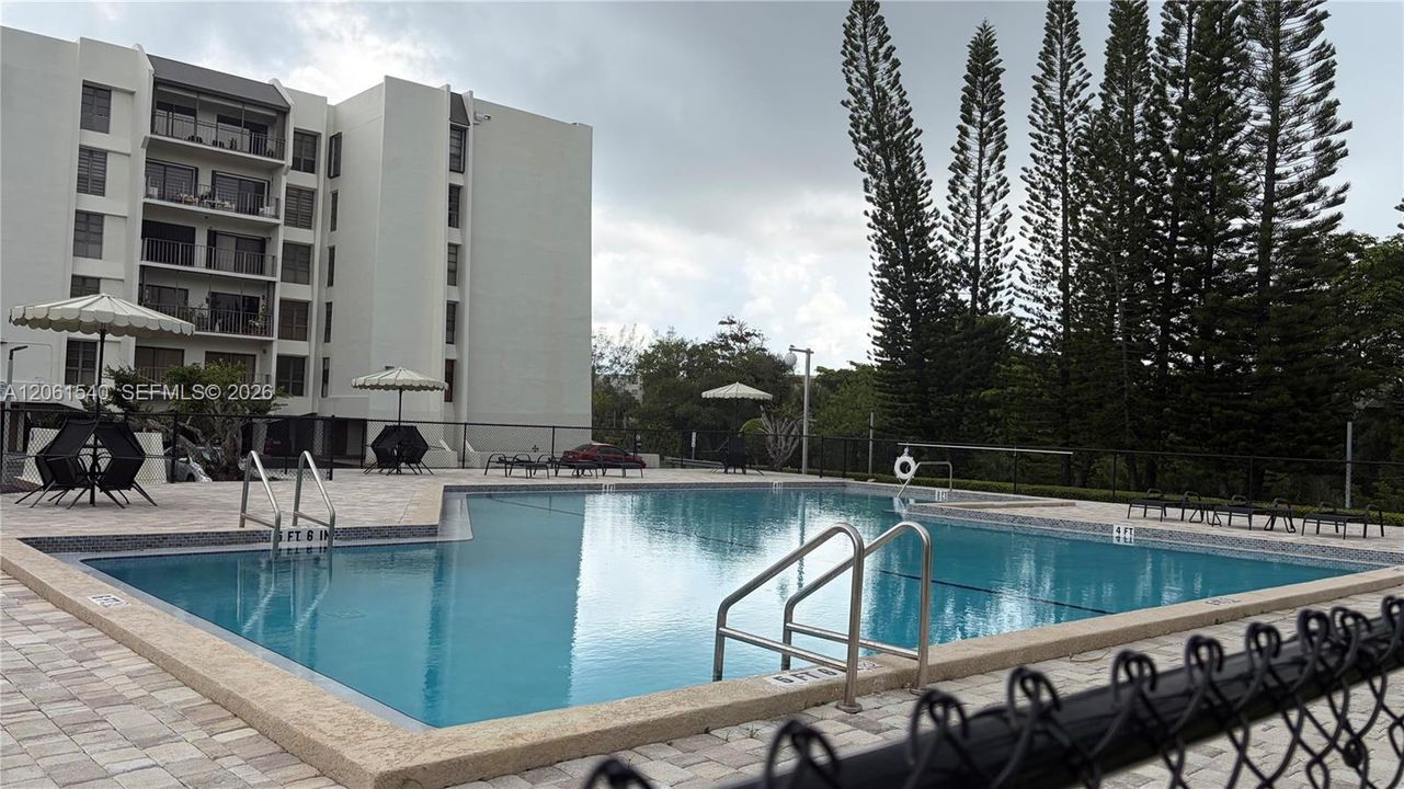 For Sale: $300,000 (2 beds, 2 baths, 1200 Square Feet)