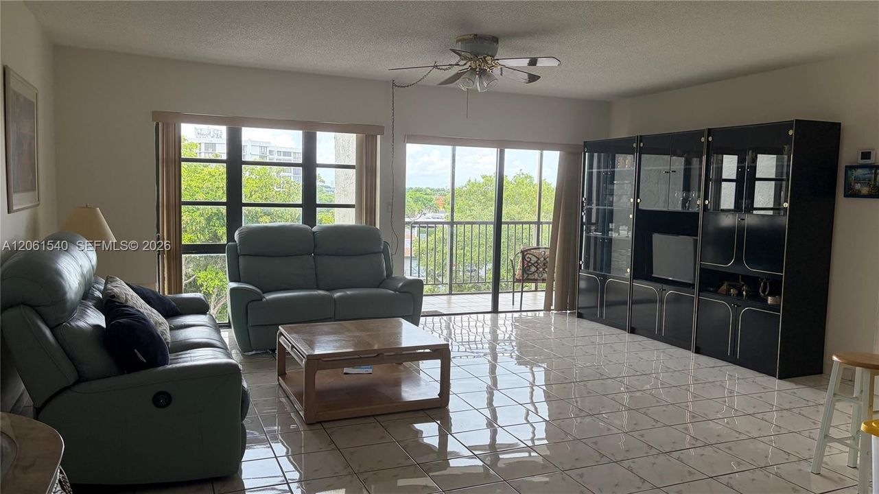 For Sale: $300,000 (2 beds, 2 baths, 1200 Square Feet)