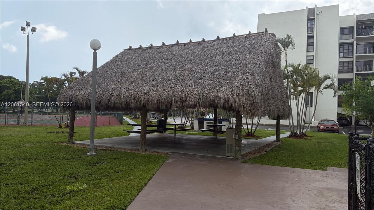 For Sale: $300,000 (2 beds, 2 baths, 1200 Square Feet)