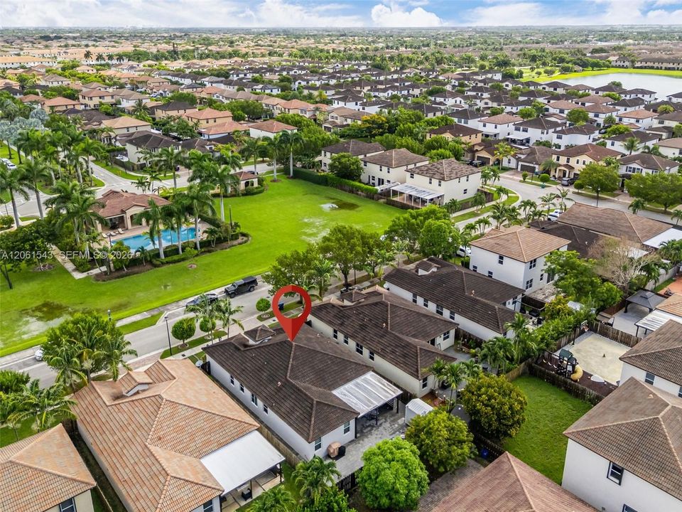 На продажу: $565,000 (4 спален, 2 ванн, 1834 Квадратных фут)