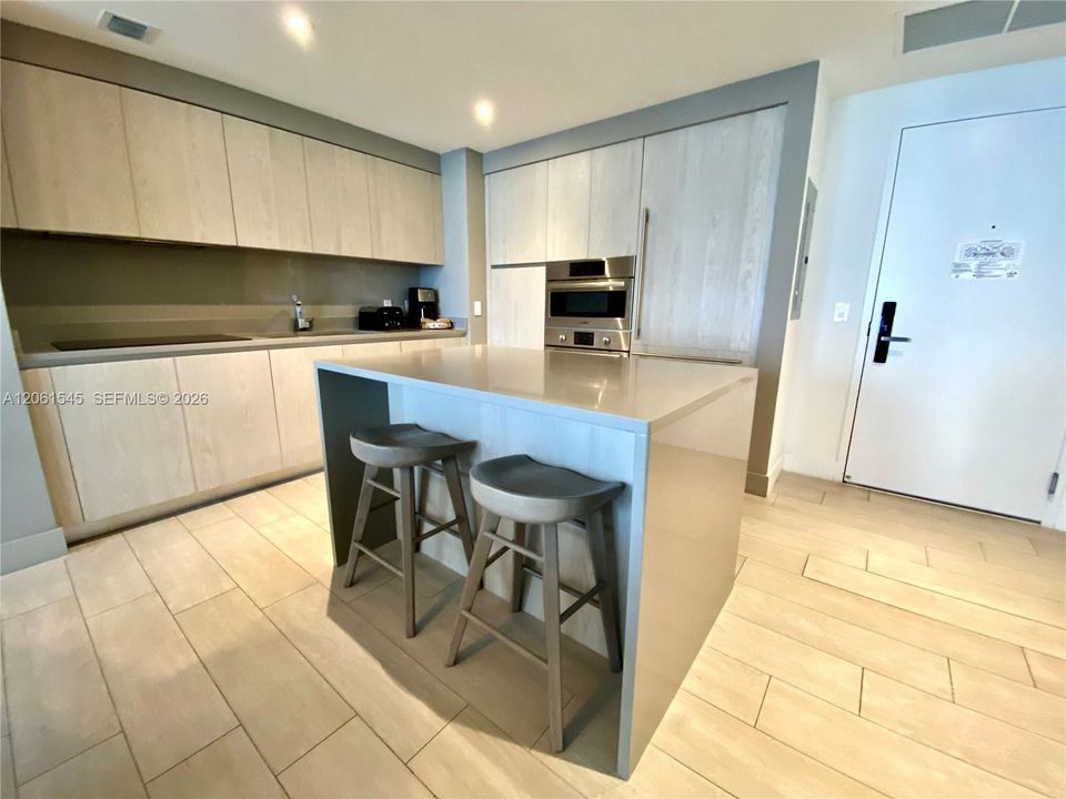 В аренду: $6,500 (2 спален, 2 ванн, 1054 Квадратных фут)
