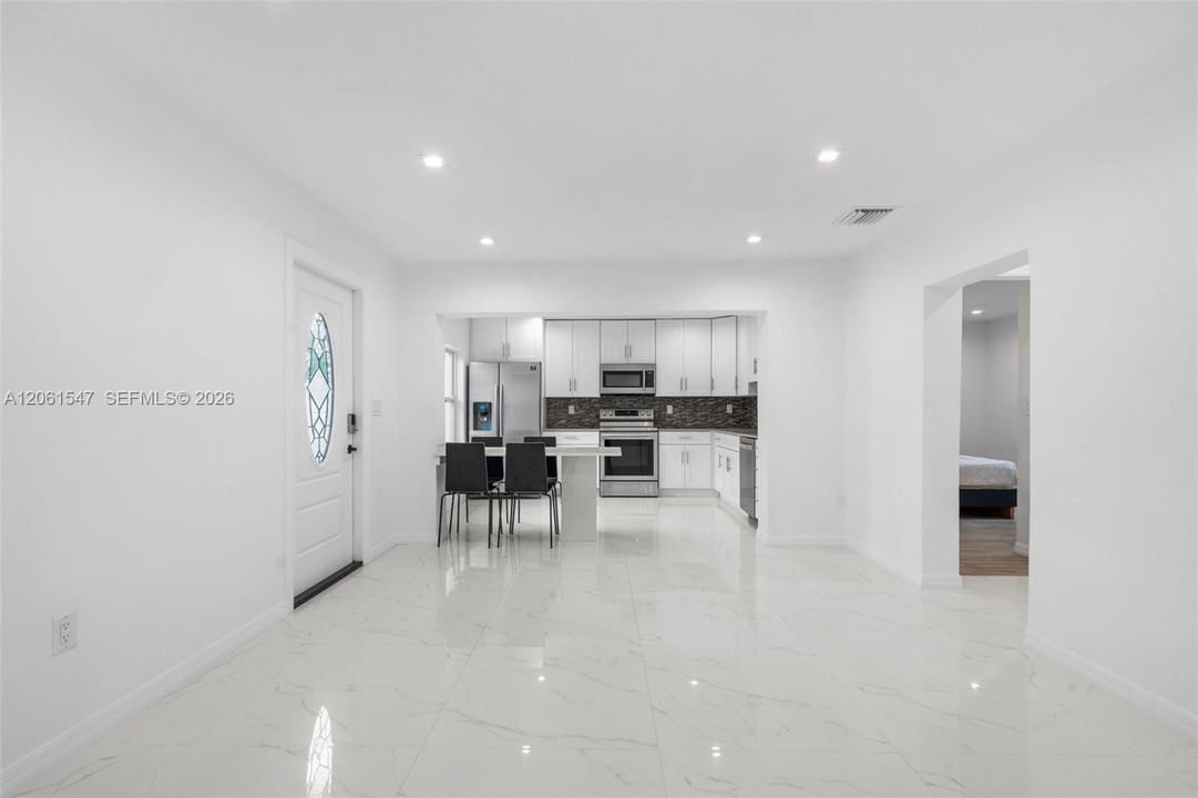 For Rent: $3,000 (3 beds, 2 baths, 1150 Square Feet)