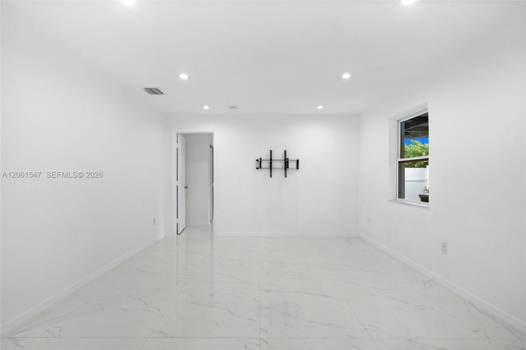 For Rent: $3,000 (3 beds, 2 baths, 1150 Square Feet)