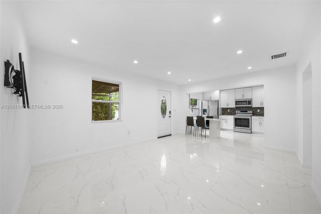 For Rent: $3,000 (3 beds, 2 baths, 1150 Square Feet)