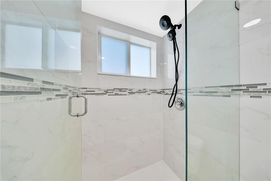 На продажу: $489,100 (2 спален, 2 ванн, 823 Квадратных фут)