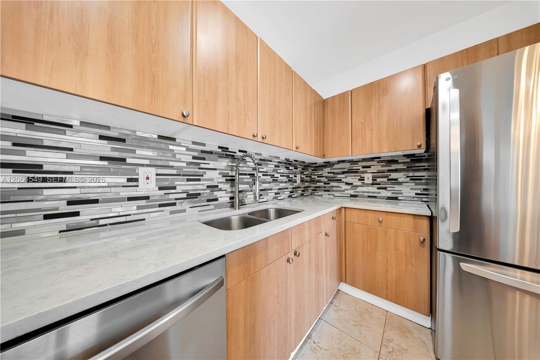 На продажу: $489,100 (2 спален, 2 ванн, 823 Квадратных фут)