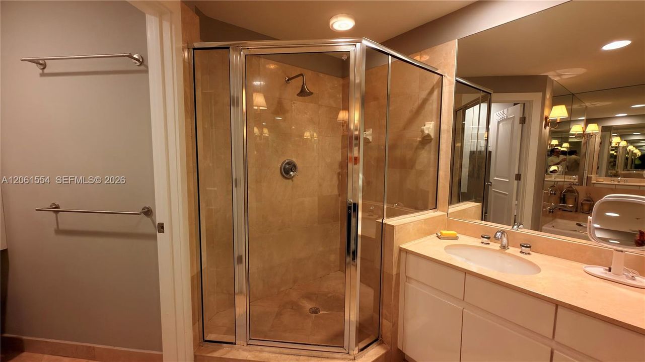 For Sale: $1,400,000 (2 beds, 2 baths, 1640 Square Feet)