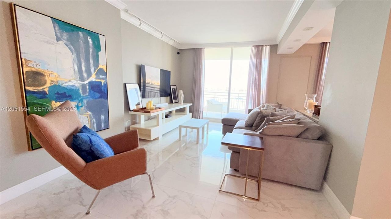 For Sale: $1,400,000 (2 beds, 2 baths, 1640 Square Feet)