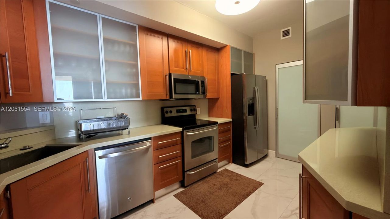 For Sale: $1,400,000 (2 beds, 2 baths, 1640 Square Feet)