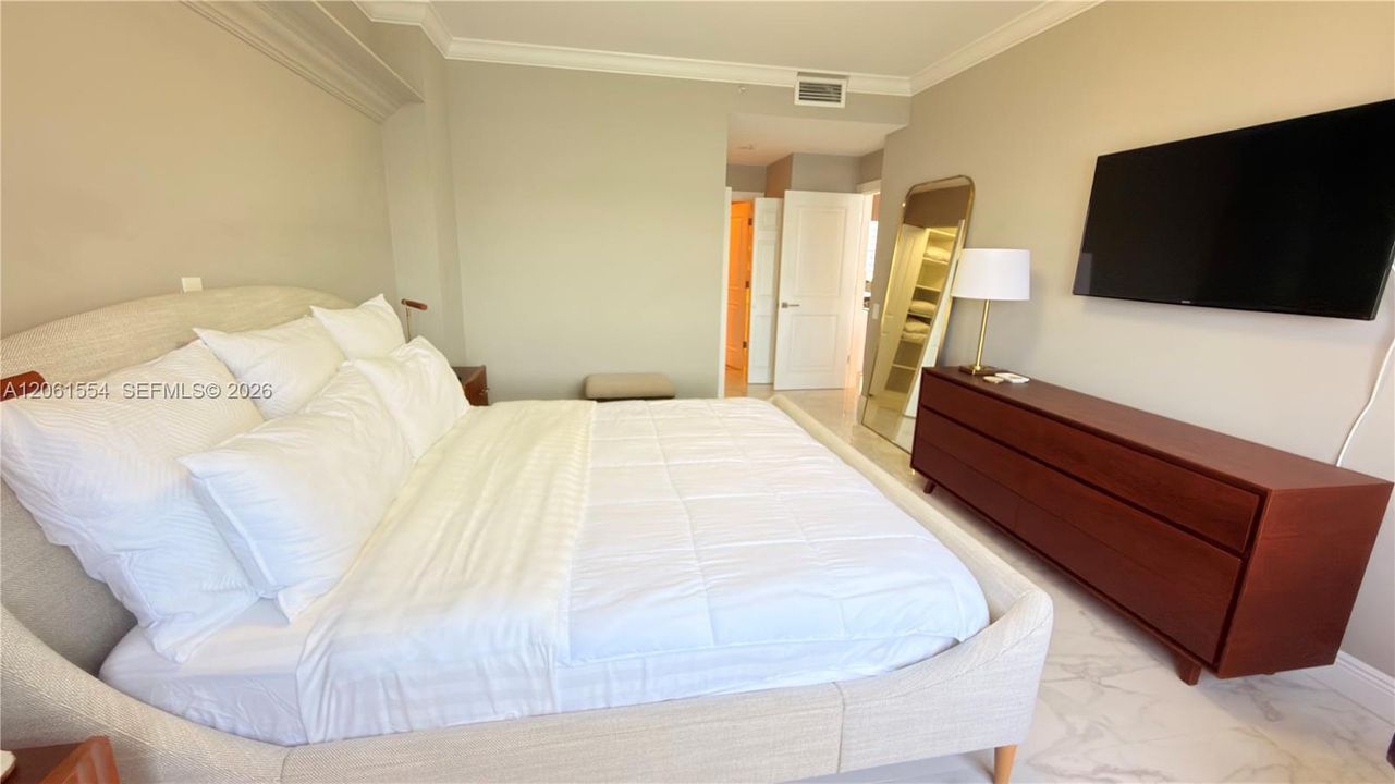 For Sale: $1,400,000 (2 beds, 2 baths, 1640 Square Feet)