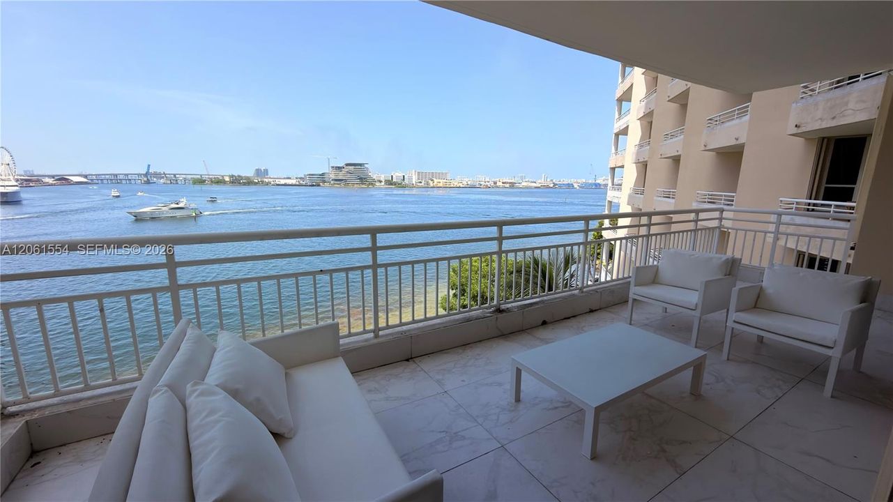 For Sale: $1,400,000 (2 beds, 2 baths, 1640 Square Feet)