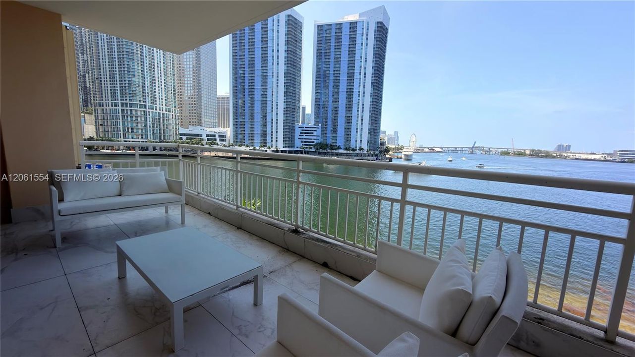For Sale: $1,400,000 (2 beds, 2 baths, 1640 Square Feet)