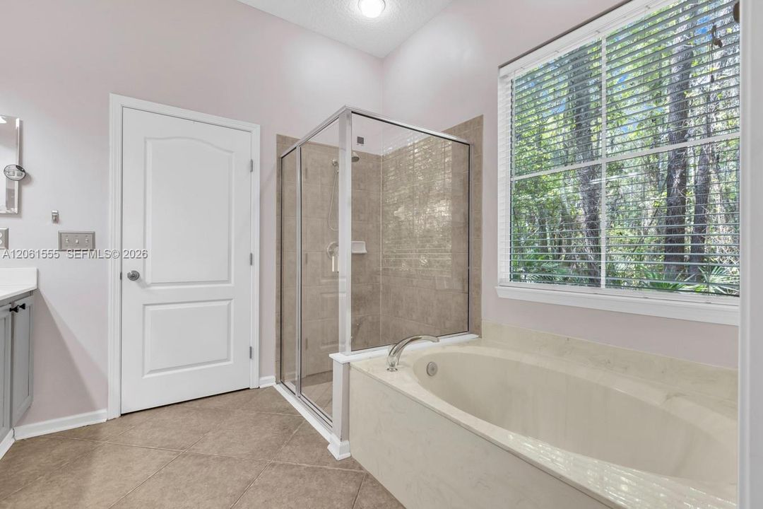 For Sale: $299,900 (3 beds, 2 baths, 2029 Square Feet)