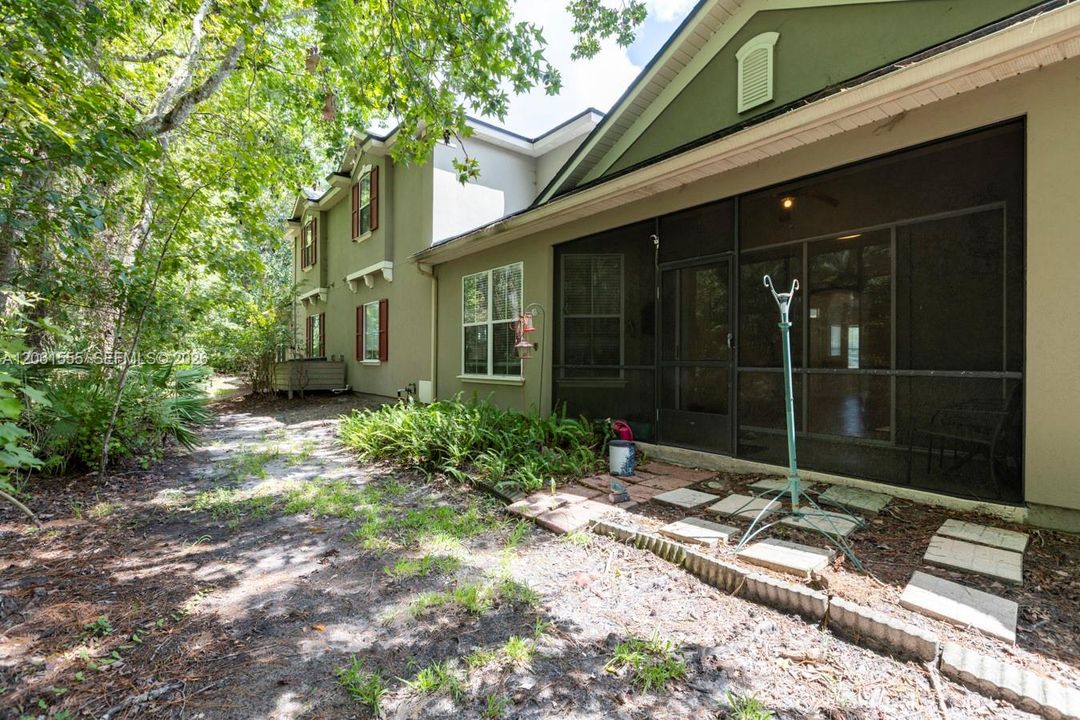For Sale: $299,900 (3 beds, 2 baths, 2029 Square Feet)