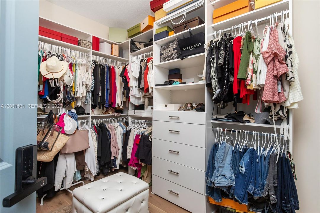 En Renta: $16,000 (6 camas, 5 baños, 4331 Pies cuadrados)