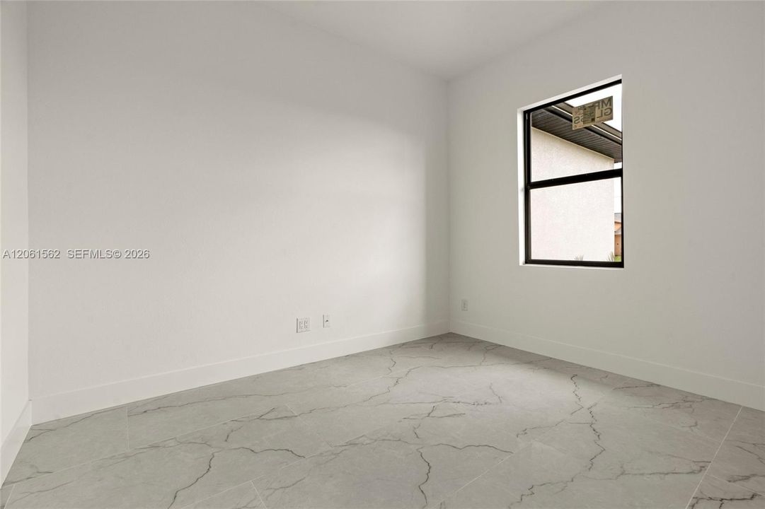 En Venta: $334,900 (3 camas, 2 baños, 1630 Pies cuadrados)