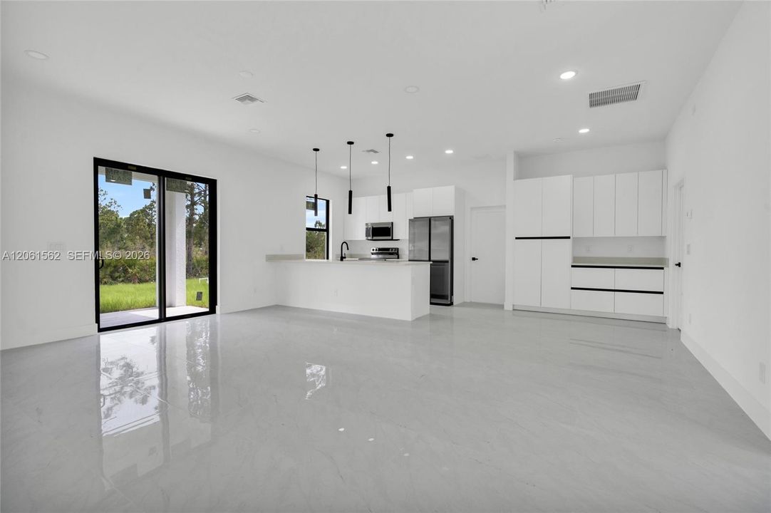 En Venta: $334,900 (3 camas, 2 baños, 1630 Pies cuadrados)