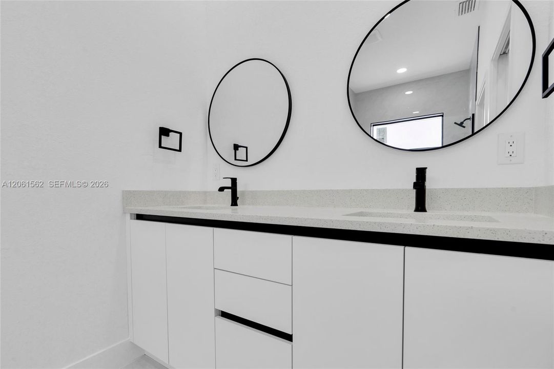 En Venta: $334,900 (3 camas, 2 baños, 1630 Pies cuadrados)
