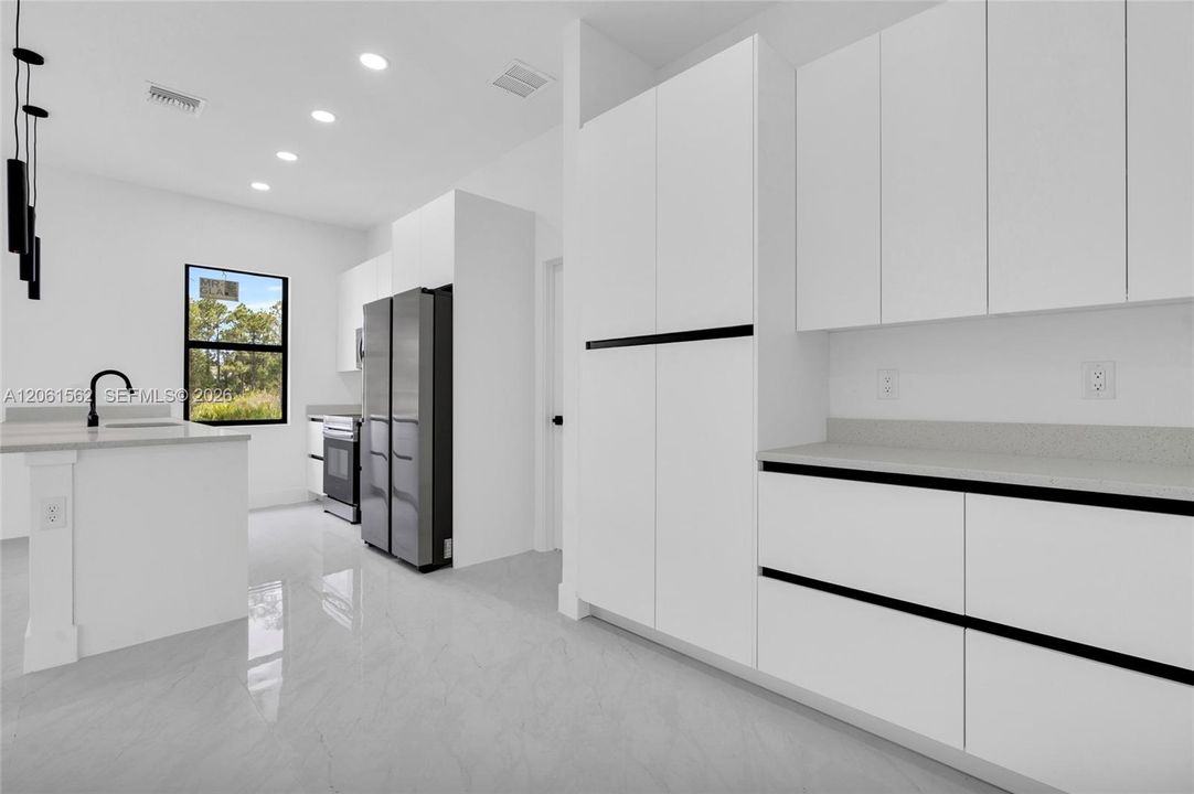 En Venta: $334,900 (3 camas, 2 baños, 1630 Pies cuadrados)