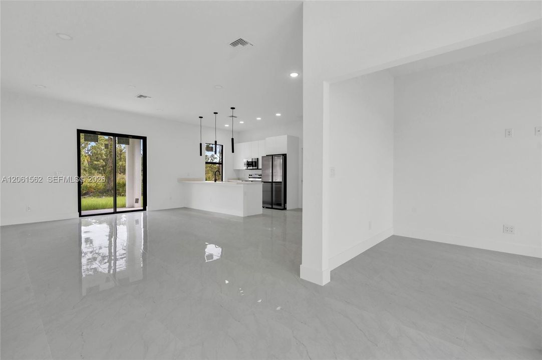 En Venta: $334,900 (3 camas, 2 baños, 1630 Pies cuadrados)