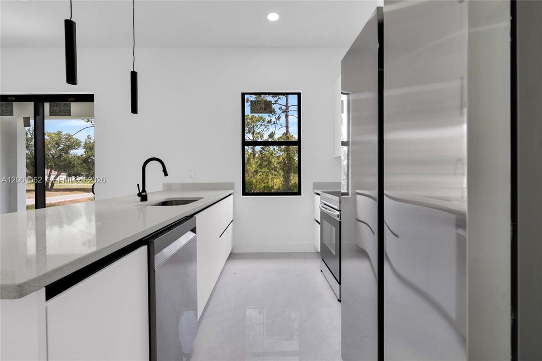En Venta: $334,900 (3 camas, 2 baños, 1630 Pies cuadrados)