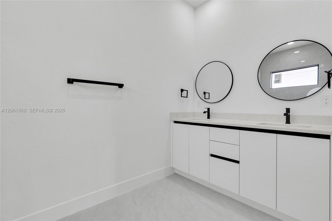 En Venta: $334,900 (3 camas, 2 baños, 1630 Pies cuadrados)