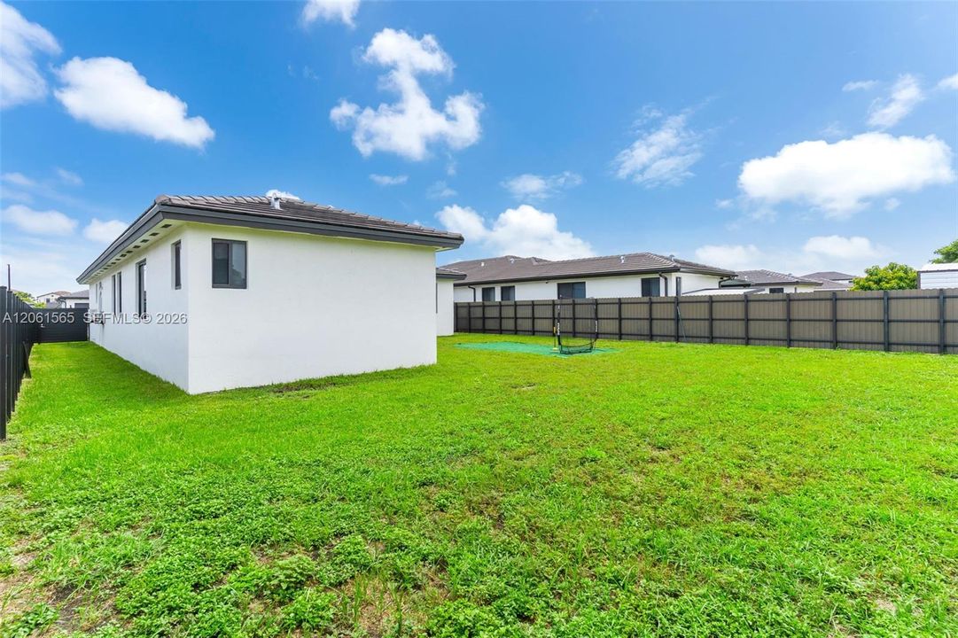 En Venta: $765,000 (5 camas, 3 baños, 2066 Pies cuadrados)