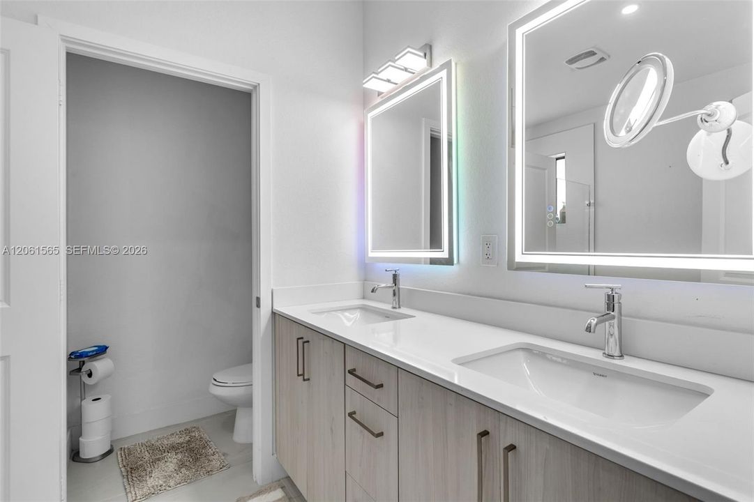 En Venta: $765,000 (5 camas, 3 baños, 2066 Pies cuadrados)