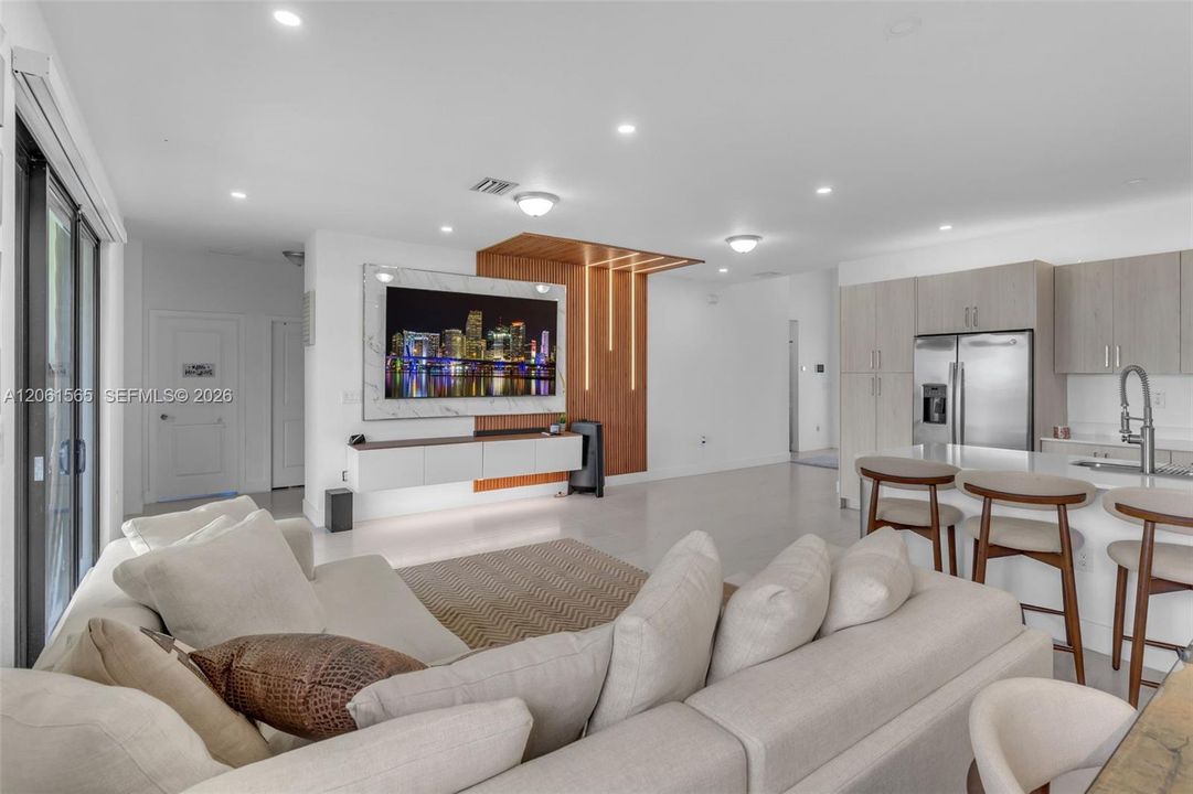 En Venta: $765,000 (5 camas, 3 baños, 2066 Pies cuadrados)